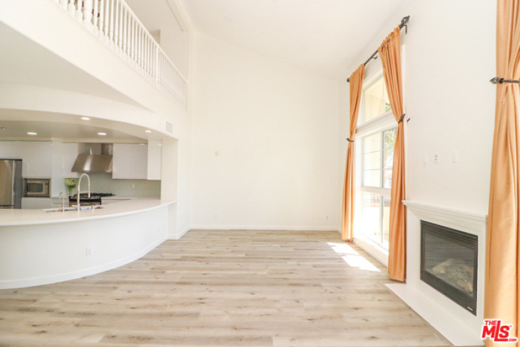 Residential Home in Playa Vista