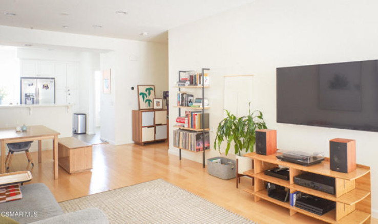 2 Bed Home for Sale in Hawthorne, California