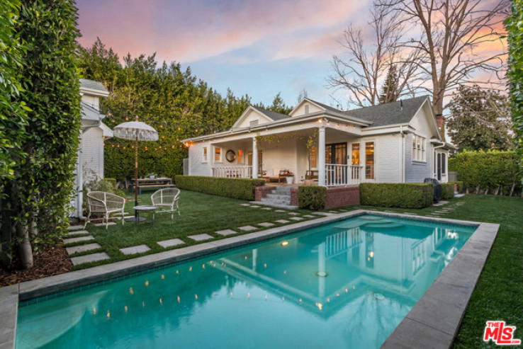 Residential Home in Hollywood
