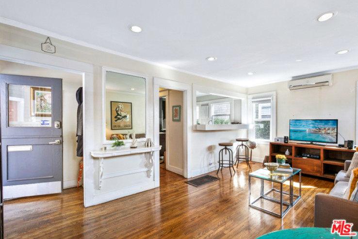 1 Bed Home for Sale in Los Angeles, California