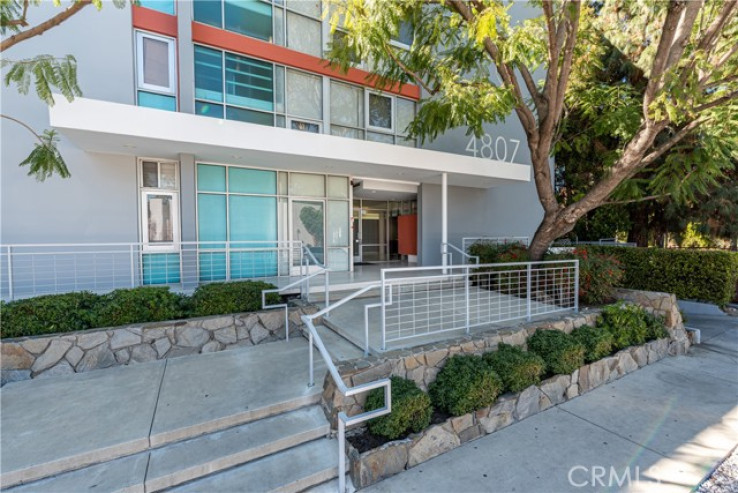 2 Bed Home for Sale in Encino, California
