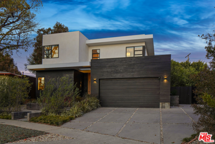 Residential Home in Palms - Mar Vista