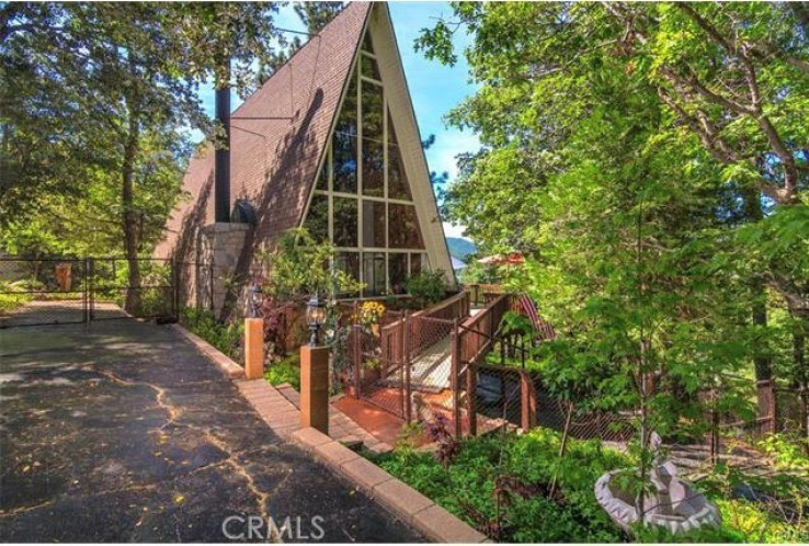 2 Bed Home for Sale in Lake Arrowhead, California