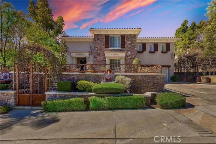 5 Bed Home for Sale in Saugus, California