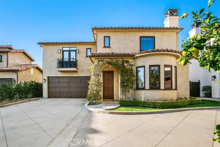 Residential Home in East Costa Mesa