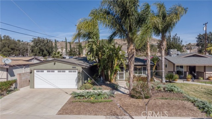 Residential Home in Canyon Country 1