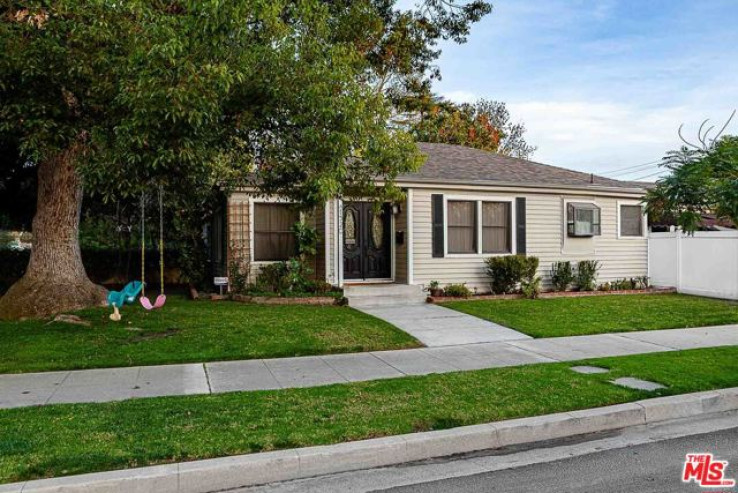 3 Bed Home for Sale in Burbank, California