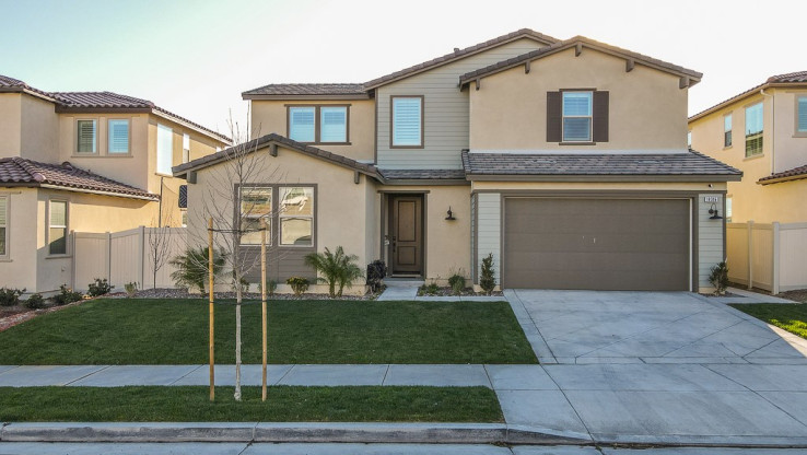 Residential Home in Plum Canyon