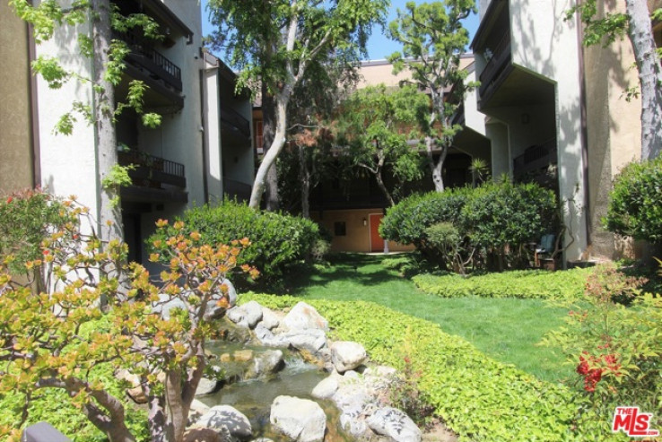 1 Bed Home for Sale in Playa del Rey, California