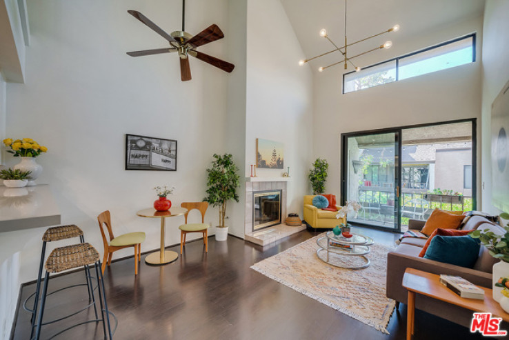 1 Bed Home for Sale in Playa del Rey, California