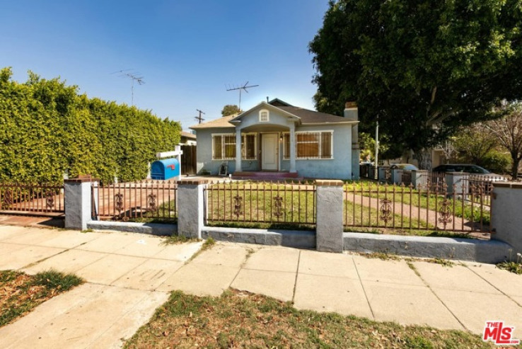 Residential Income in Hollywood