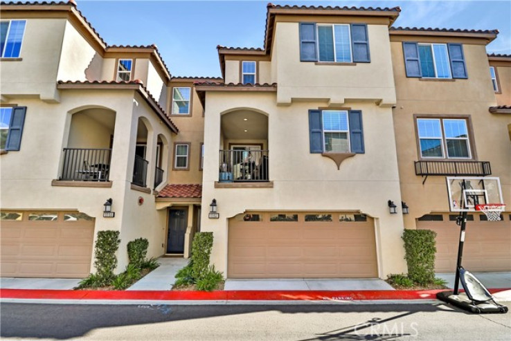 5 Bed Home for Sale in Saugus, California