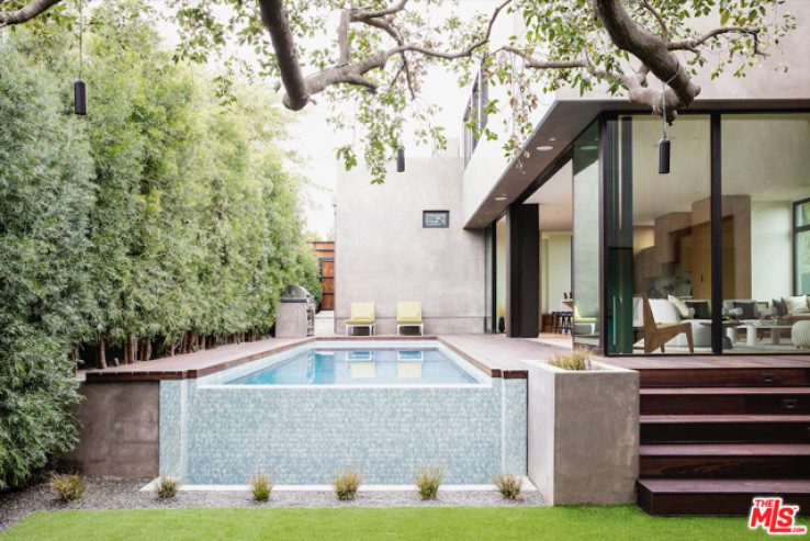 Residential Home in Palms - Mar Vista