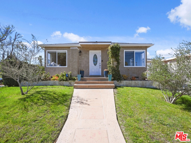 Residential Home in Encino