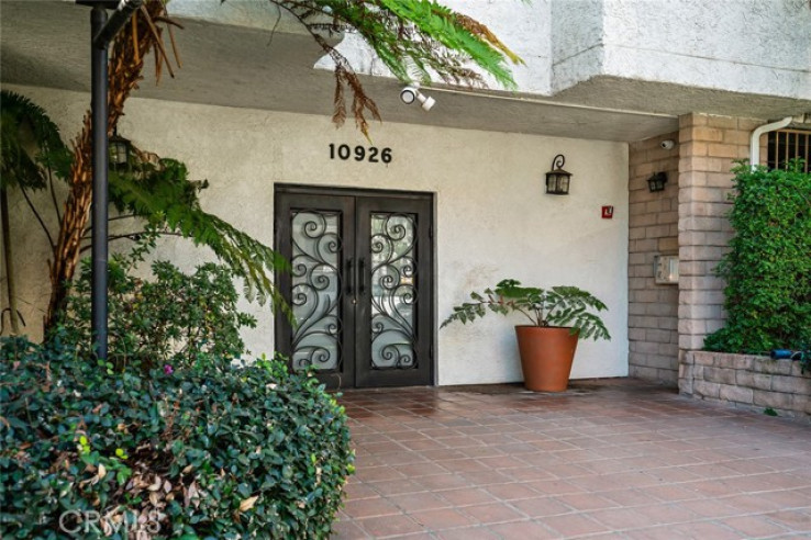 1 Bed Home for Sale in Studio City, California