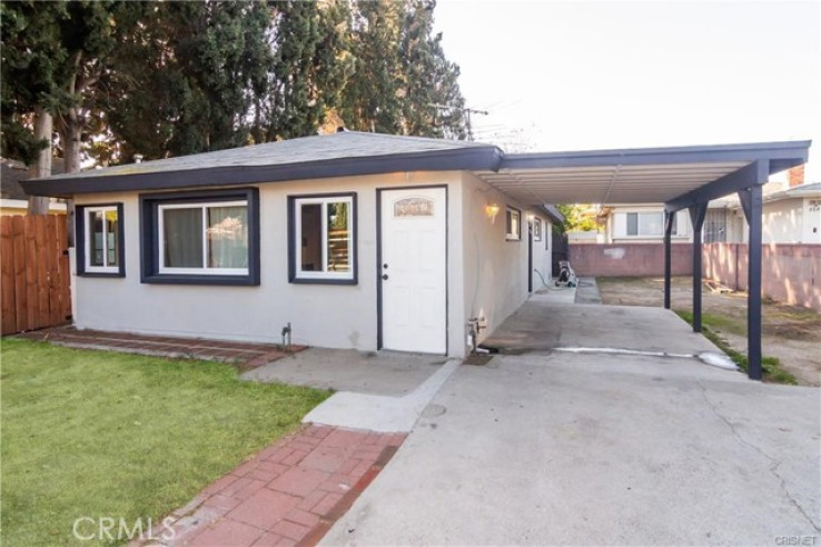 Residential Home in Valley Glen