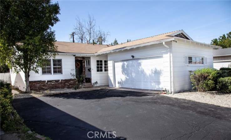 Residential Home in Valley Glen