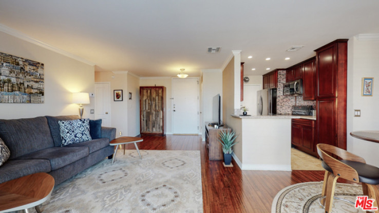1 Bed Home for Sale in Los Angeles, California