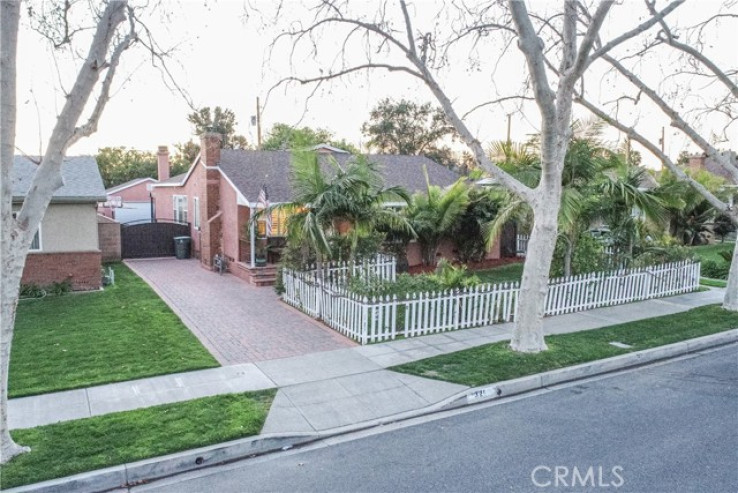 4 Bed Home for Sale in Burbank, California