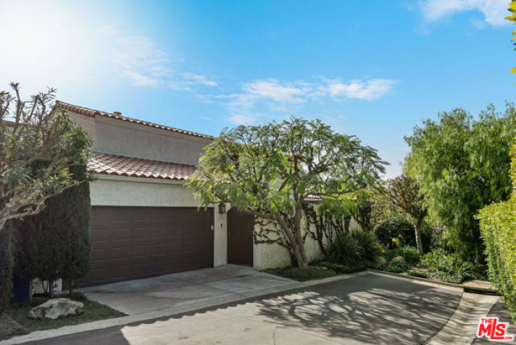 Residential Home in Pacific Palisades
