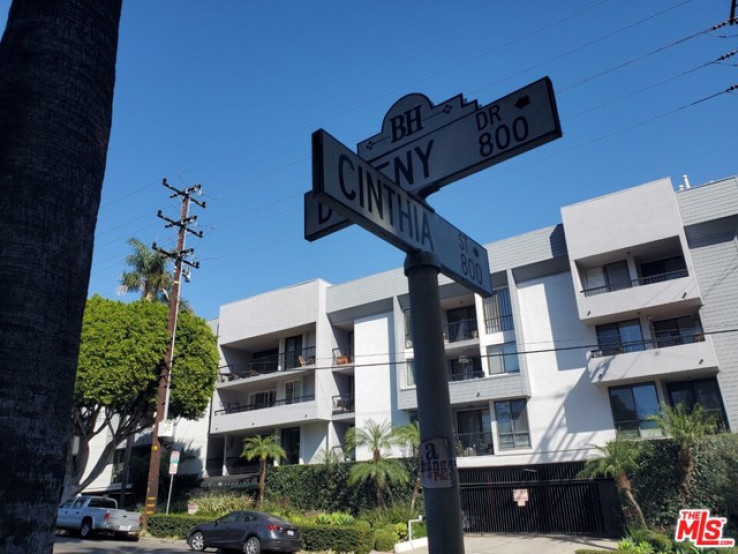Residential Home in West Hollywood Vicinity