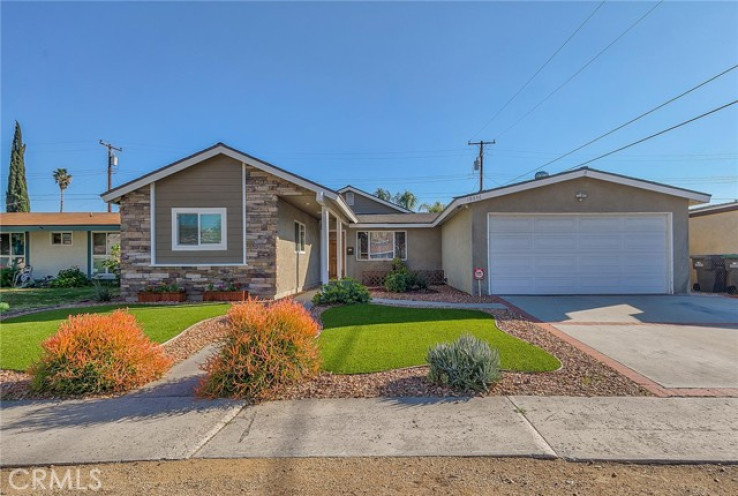 4 Bed Home for Sale in Canyon Country, California