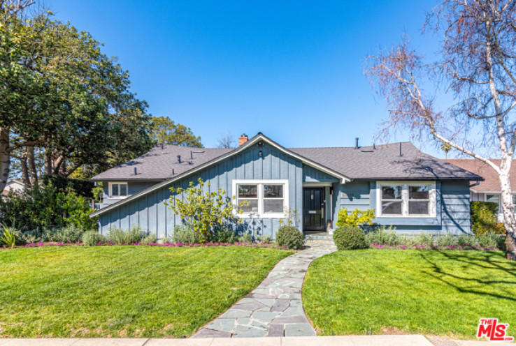 Residential Home in Valley Glen