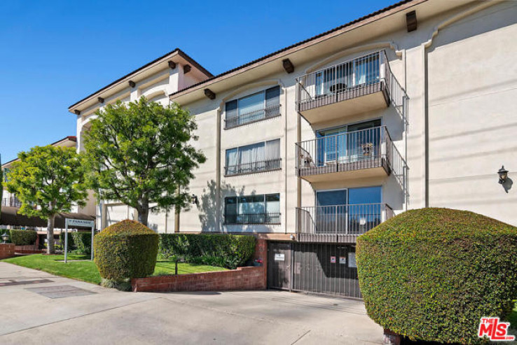 1 Bed Home for Sale in Studio City, California