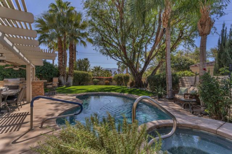 Residential Home in North Palm Desert