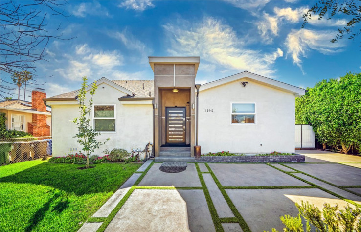 4 Bed Home for Sale in Valley Village, California