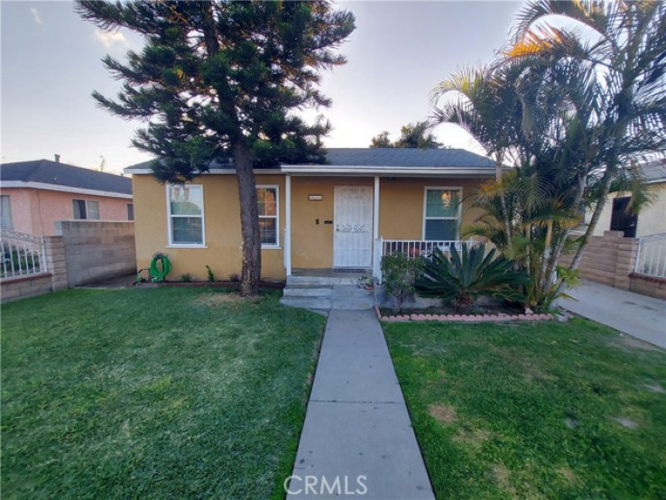 Residential Home in Compton S of Rosecrans, E of Alameda