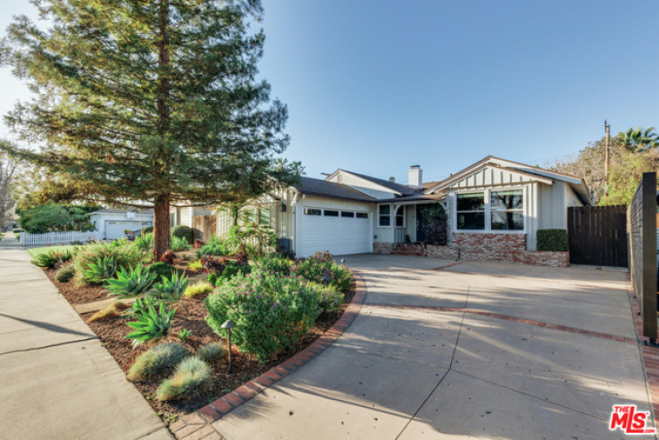 Residential Home in Valley Glen