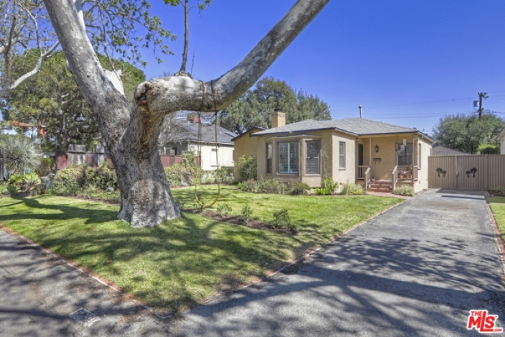 Residential Home in North Hollywood