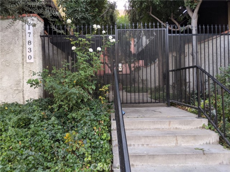 Residential Home in Encino