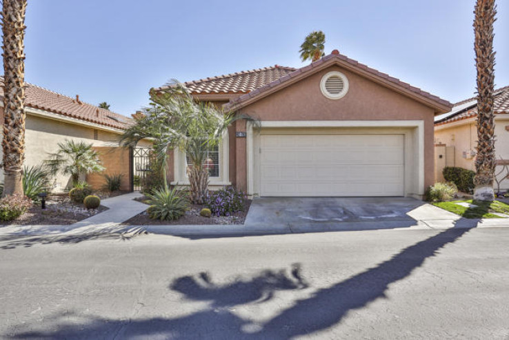 Residential Home in East Palm Desert