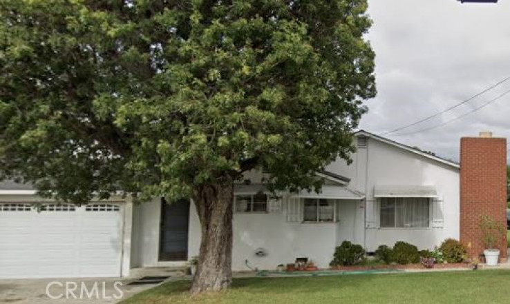 Residential Home in East Costa Mesa
