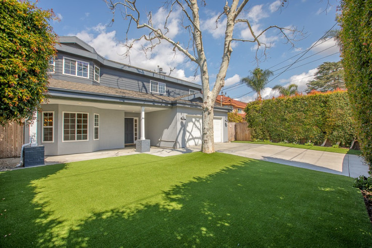 Residential Home in Valley Village