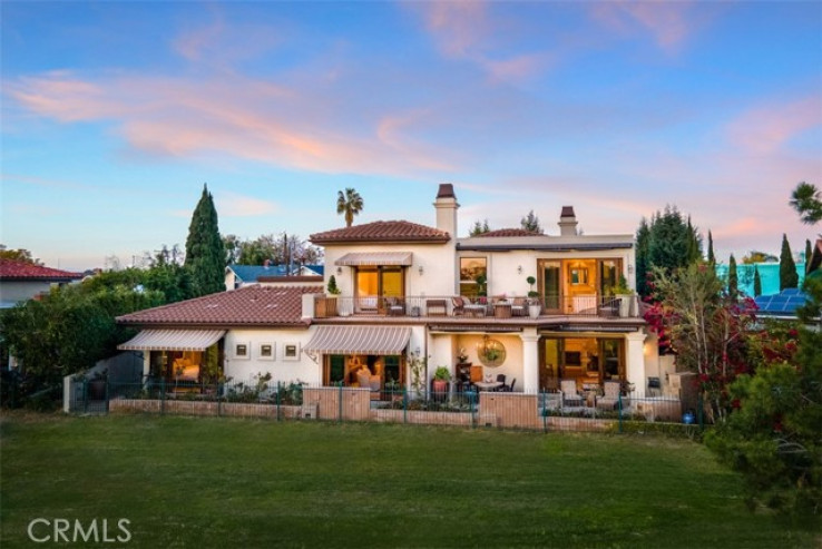 Residential Home in East Costa Mesa