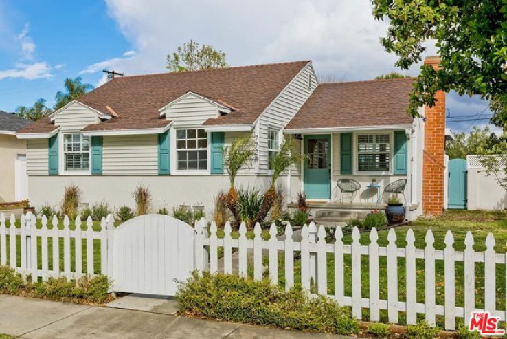 Residential Home in Lake Balboa