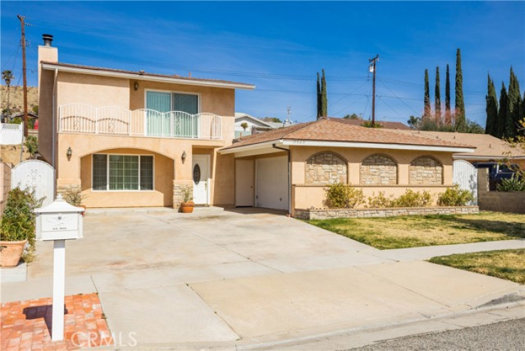 4 Bed Home for Sale in Canyon Country, California