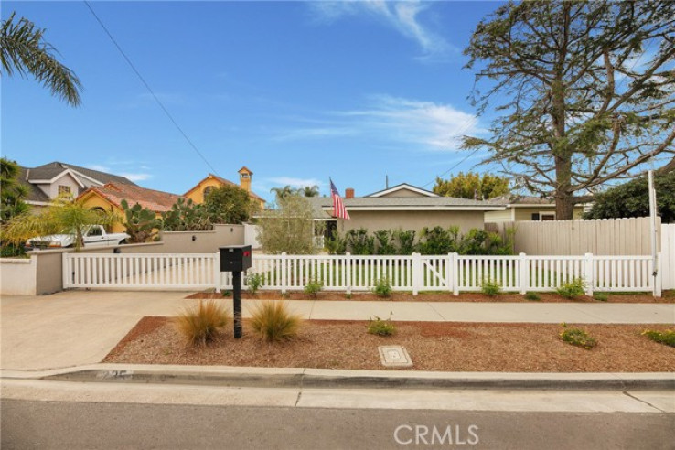Residential Home in East Costa Mesa
