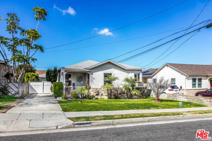 2 Bed Home for Sale in Hawthorne, California