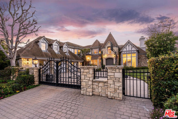 6 Bed Home for Sale in Pacific Palisades, California