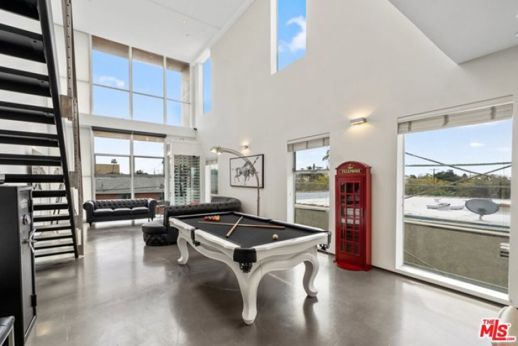 1 Bed Home for Sale in Los Angeles, California