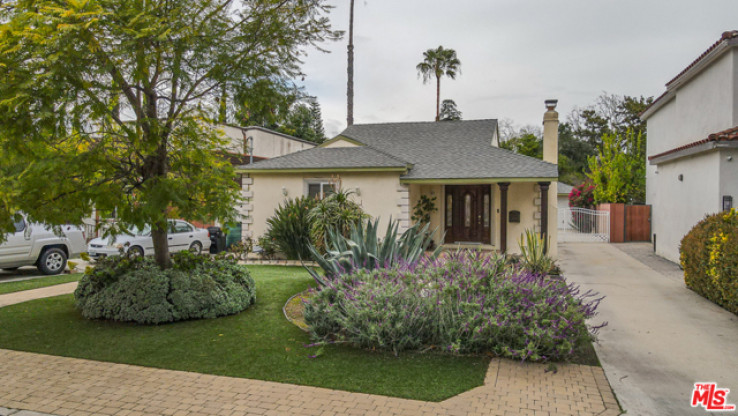 Residential Home in Valley Glen