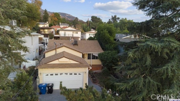 3 Bed Home to Rent in Tujunga, California