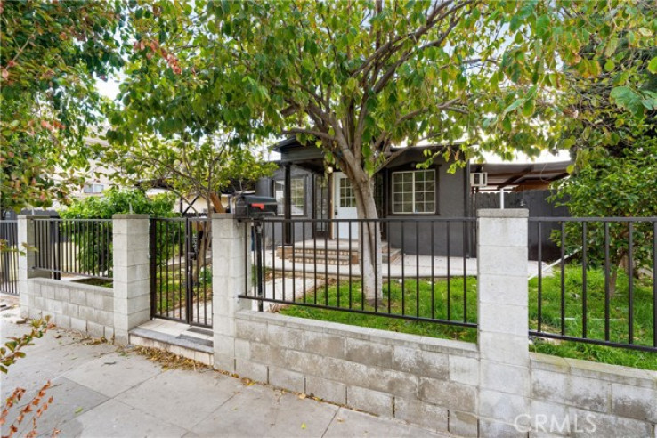 Residential Home in North Hollywood