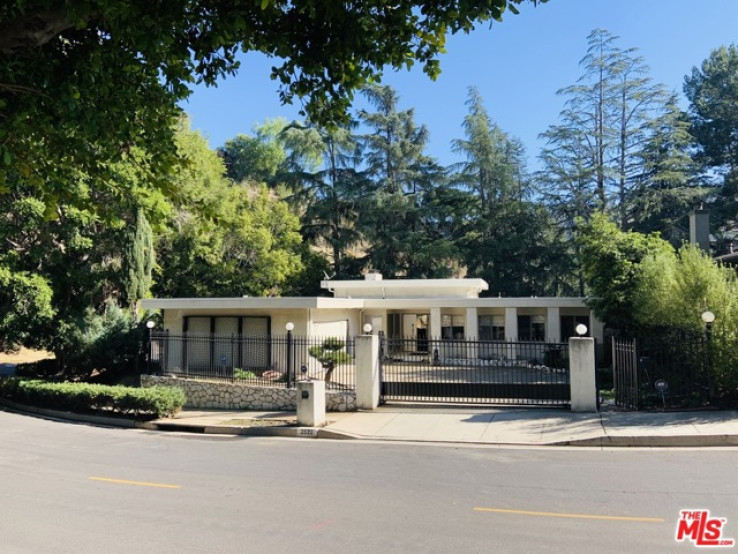 4 Bed Home for Sale in Los Angeles, California