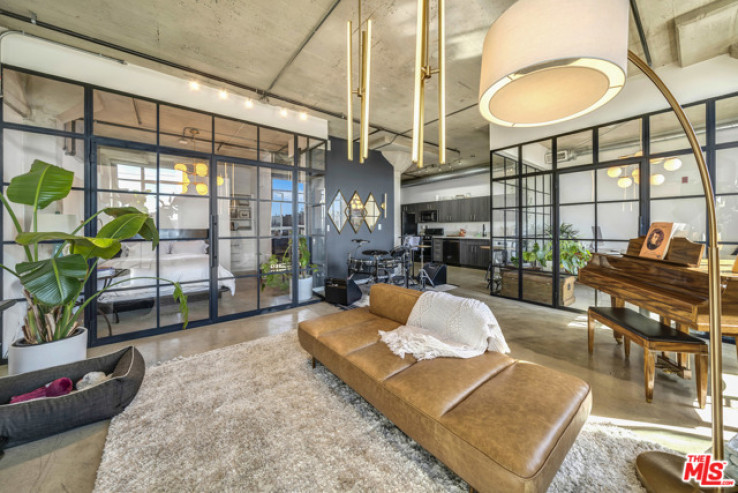 1 Bed Home for Sale in Los Angeles, California