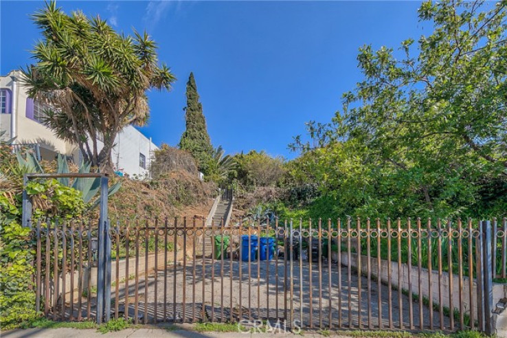 2 Bed Home for Sale in Los Angeles, California